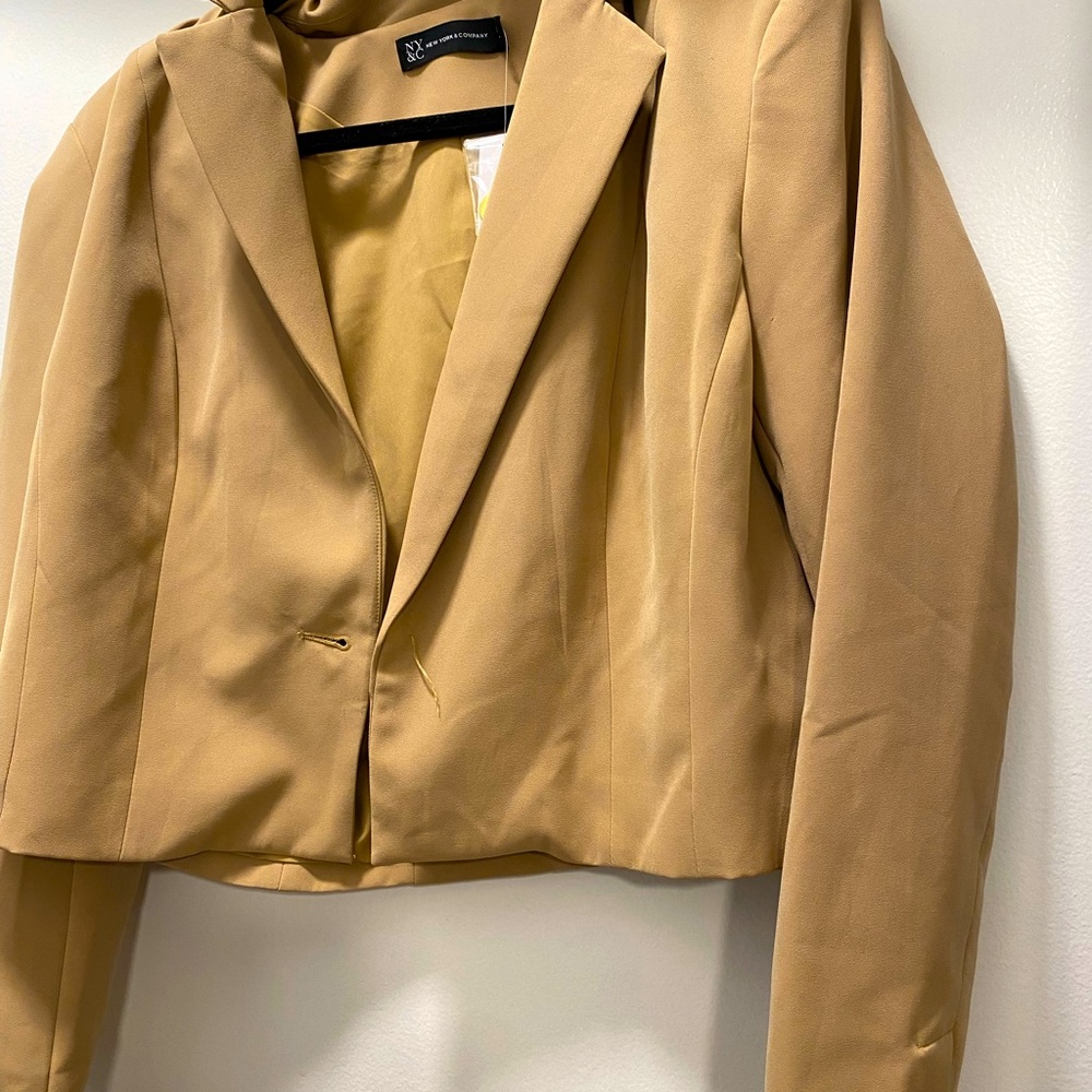 NY & Company cropped blazer size: XL, gold button detail. NEVER WORN with tags